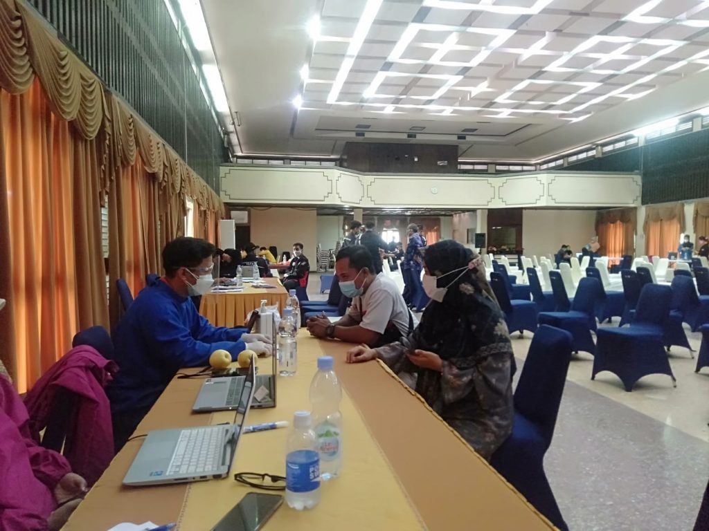 Warga Belimbing Antusias Terima Vaksin Covid-19