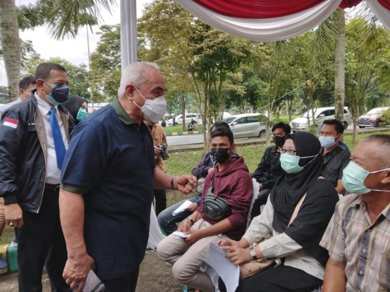 Isran: Animo Masyarakat Tinggi, Vaksinnya Saja yang Kurang Banyak
Telah dibaca : 512 Kali.