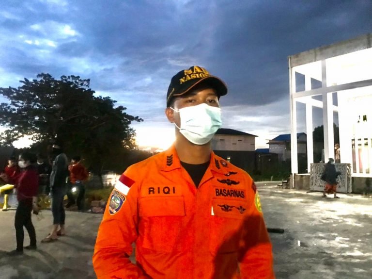 Hingga Senja Faisal Belum Ditemukan, Pencarian Dilanjutkan Besok
Telah dibaca : 505 Kali.