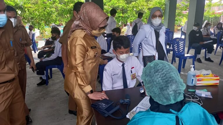 Dukung Percepatan Vaksinasi, RS Amalia Vaksin Siswa SMP Negeri 2 Bontang
Telah dibaca : 460 Kali.