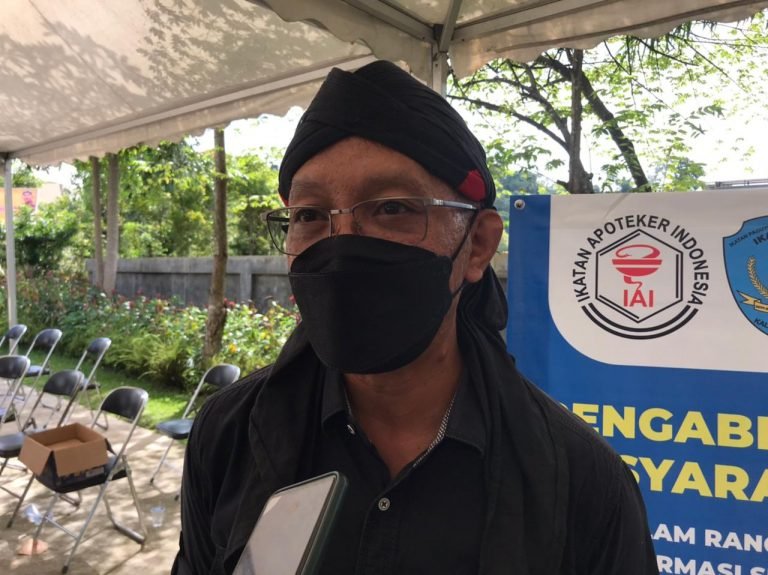 Ikapakarti Bagi Sembako dan Gelar Vaksin, M Samsun: Ini Bentuk Bakti Kami untuk Kaltm
Telah dibaca : 531 Kali.