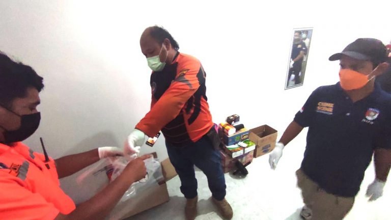 Polisi Sita Barang Mencurigakan di Rumah JN, Ada Tali Rafia
Telah dibaca : 589 Kali.