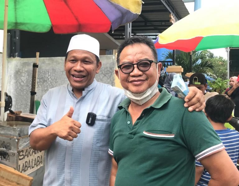 Wah, Selain Vaksin 1000 Warga, Pemilik Yayasan Mansyur Tuah Borong Dagangan PKL
Telah dibaca : 808 Kali.