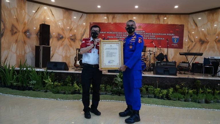 Yasonna Serahkan Sembilan Kekayaan Intelektual ke Korpolairud Polri
Telah dibaca : 413 Kali.