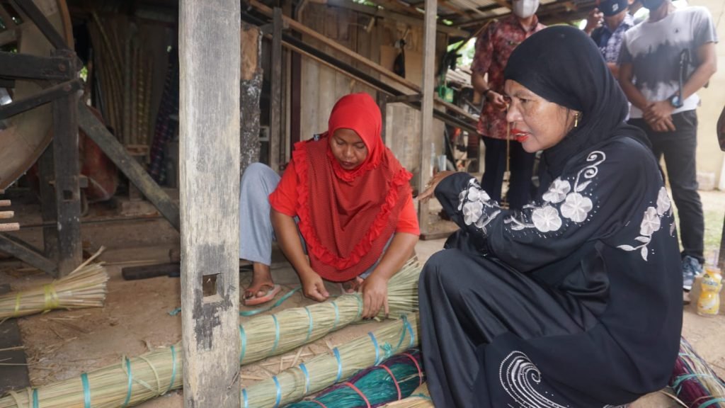 Asal Kreatif, Rumput pun Jadi Duit