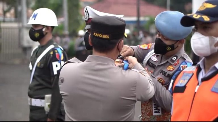 Polres Probolinggo Gelar Ops Keselamatan Semeru 2022
Telah dibaca : 914 Kali.