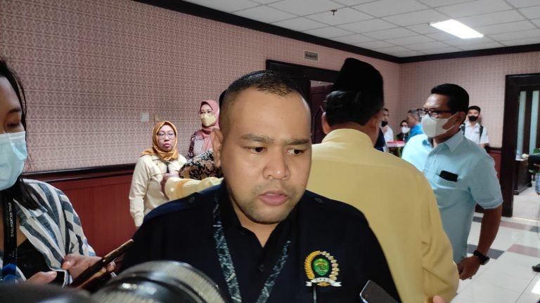 Dewan Minta Data PKP2B Kaltim 10 Tahun Terakhir, Ajak PT di Kaltim Pro Aktif CSR Pendidikan
Telah dibaca : 861 Kali.