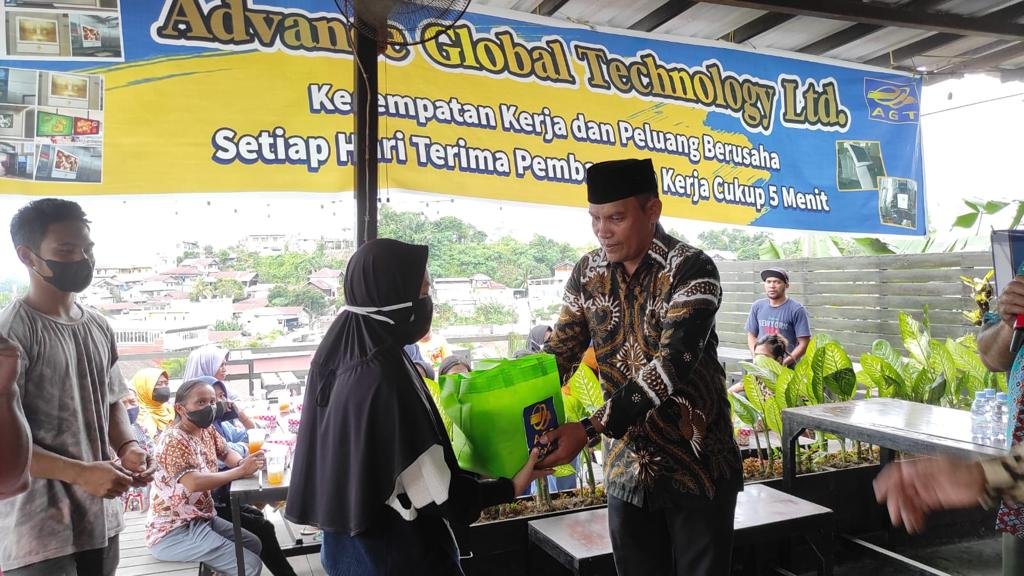 Gelar Aksi Sosial di Samarinda, AGT Bagikan Paket Sembako