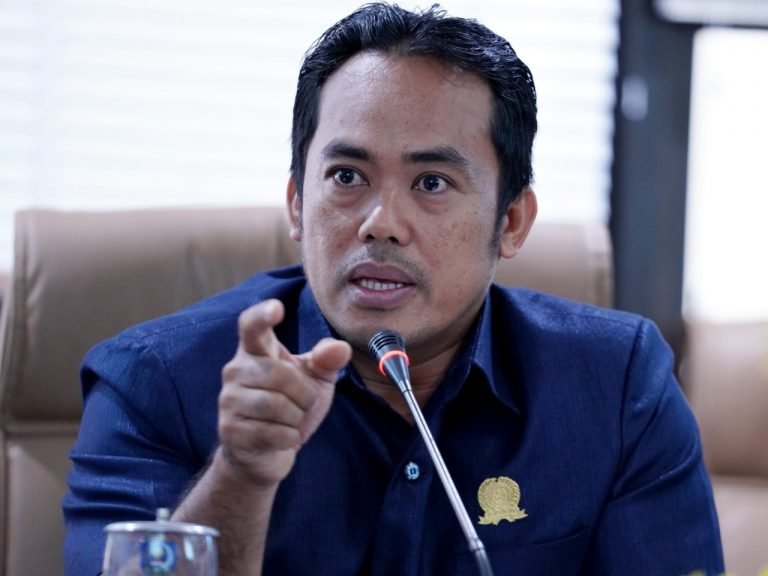 Dewan dan PDAM Bontang Belum Klir Soal Sumber Air Baku, Bekas Tambang Indominco atau Waduk Marangkayu
Telah dibaca : 791 Kali.