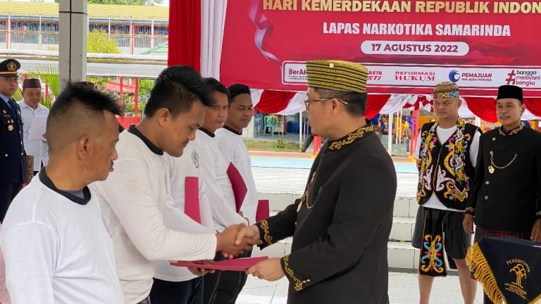 Lapas Narkotika Samarinda Beri Remisi ke 909 WBP
Telah dibaca : 770 Kali.