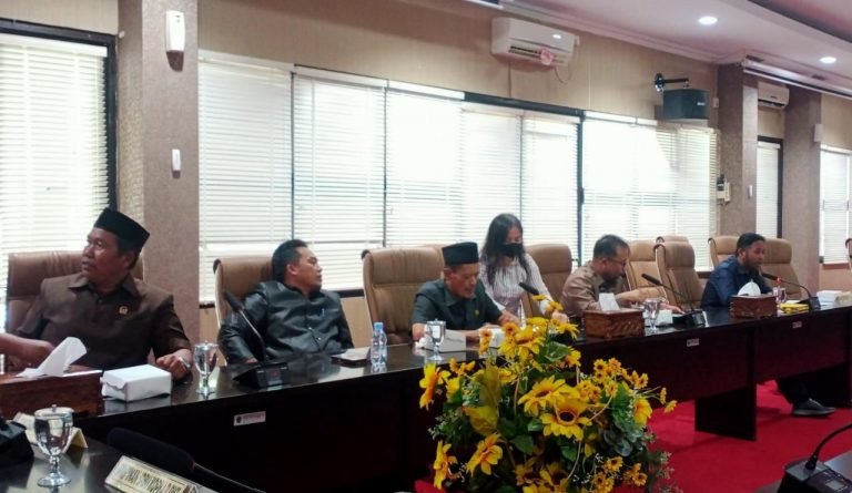 Komisi III Bakal Sidak SPBU di Bontang, Lantaran Ada Pembatasan Pembelian Pertalite
Telah dibaca : 745 Kali.