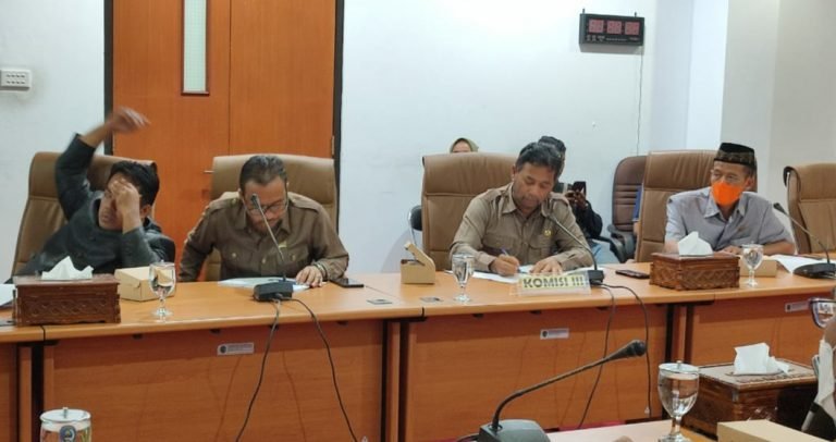 Raperda Pengelolaan Kawasan Permukiman Masih Harus Dikaji Ulang
Telah dibaca : 724 Kali.