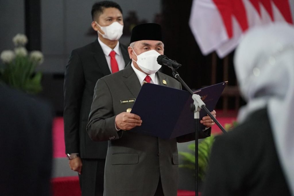 Isran Ingatkan Pejabat yang Baru Dilantik Untuk Tidak Musuhi Bawahan