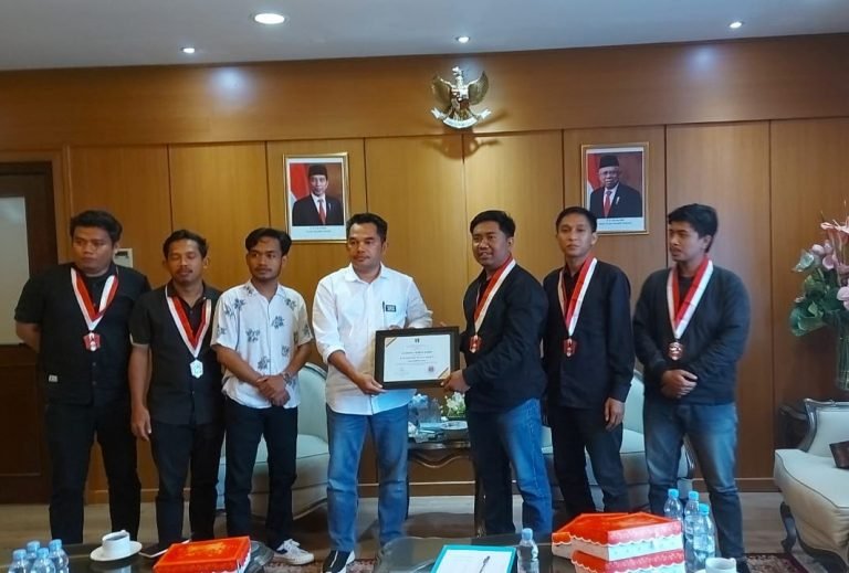 Hasanuddin Mas’ud Minta Presiden Merespon Kritikan Masyarakat Kaltim
Telah dibaca : 735 Kali.