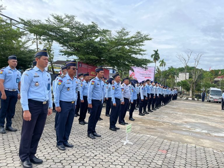 Jelang Nataru,Kanwil Kemenkumham Kaltim Gelar Apel Siaga Cegah Gangguan Kamtib
Telah dibaca : 667 Kali.