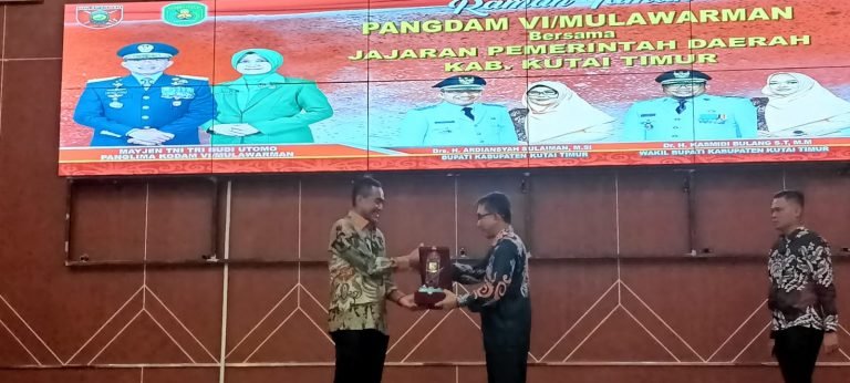Pangdam VI/Mulawarman Kunjungi Kutim Berikan Bantuan Untuk 700 Anak Balita
Telah dibaca : 818 Kali.