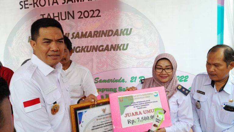 Andi Harun Berikan Penghargaan Kepada Pemenang Kampung Salai Tahun 2022
Telah dibaca : 772 Kali.