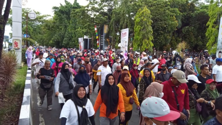 Meriahkan HUT Kota Samarinda, Masyarakat Jalan Santai Dan Makan Gratis
Telah dibaca : 779 Kali.