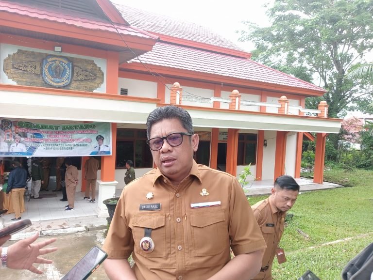 Basri Rase Siap Beri Dana Stimulan Bagi RT Yang Berhasil Luncurkan Produk Bernilai Ekonomis
Telah dibaca : 812 Kali.