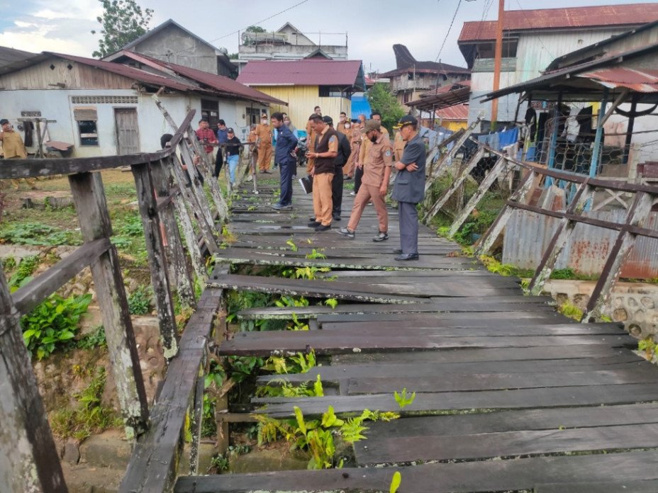 Jembatan Kayu RT 7 Kanaan Belum Disentuh Pemerintah
