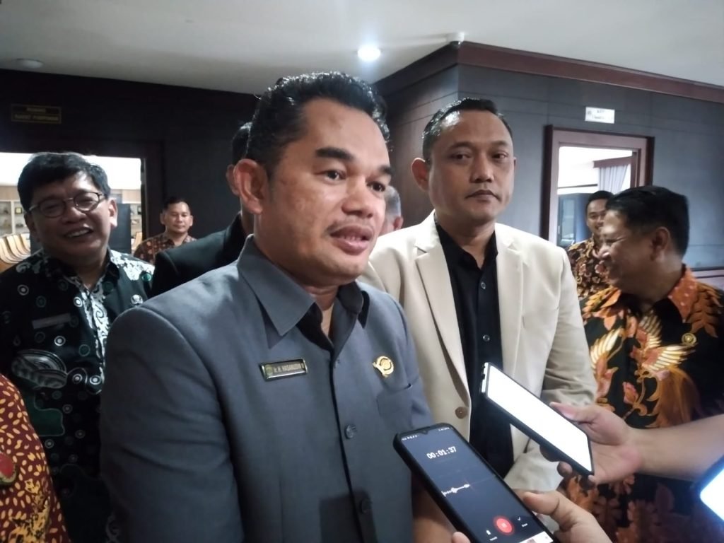 Kajati Hari Setiyono Jalin Keakraban Dengan DPRD Kaltim