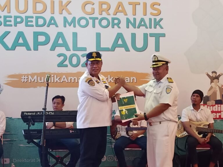Wagub Jateng Lepas Peserta Arus Balik Sepeda Motor Gratis dari Semarang
Telah dibaca : 838 Kali.
