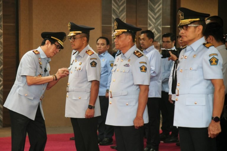 Lantik 5 Pimti Madya, Yasonna: Pejabat Menkumham Harus Kreatif Melayani
Telah dibaca : 779 Kali.