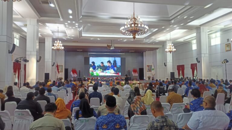 Evaluasi Pemprov Kaltim, Tiga Indikator Makro Pembangunan Tahun 2022 Tak Tercapai
Telah dibaca : 773 Kali.