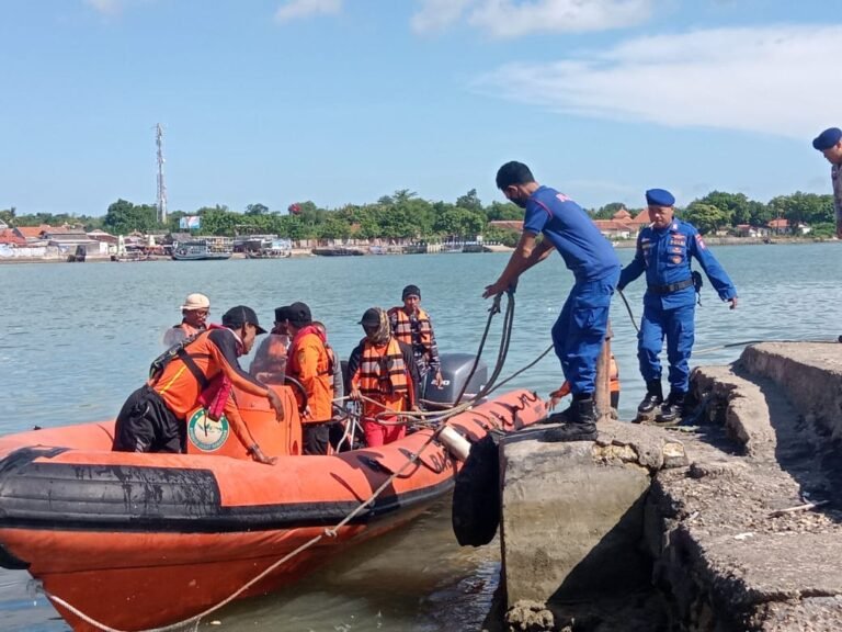 KM Jaya Makmur Tenggelam Di Perairan Sumenep Madura, Satu Meninggal
Telah dibaca : 856 Kali.