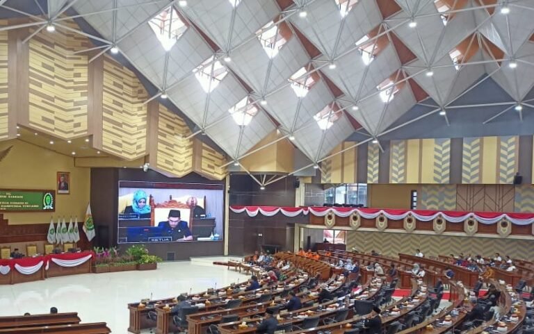 Laporan Akhir Raperda Pembentukan Dan Susunan Perangkat Daerah Kaltim, Berikut Materi Perubahannya
Telah dibaca : 813 Kali.