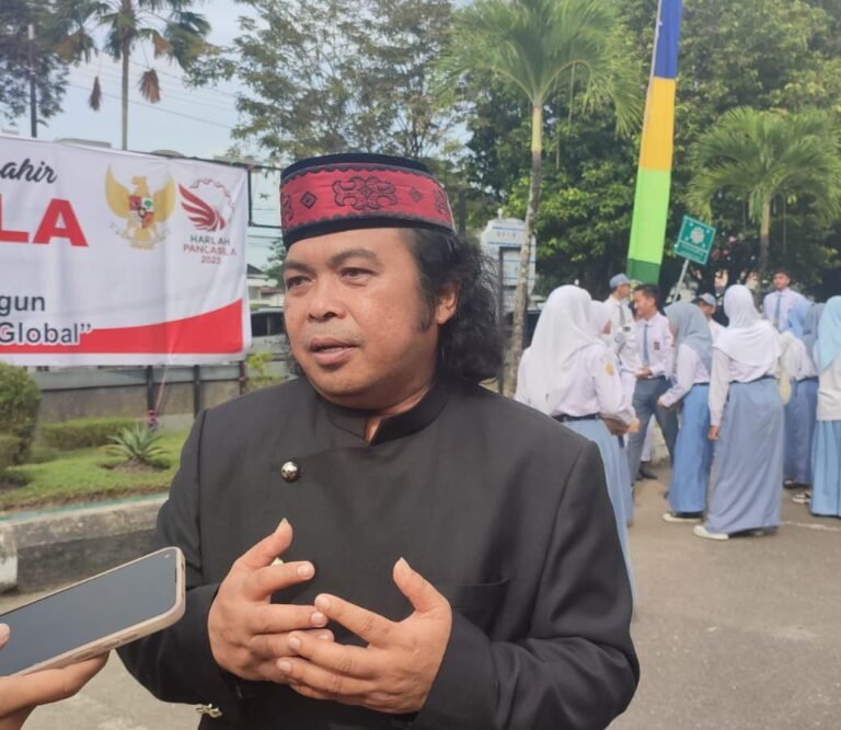 Hamdan Zoelva Ditunjuk Sebagai Pengacara Tapal Batas, Agus Haris: Optimis Sidrap Masuk Bontang
Telah dibaca : 873 Kali.