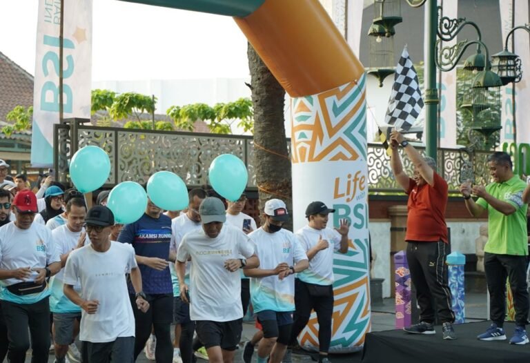 Terus Tingkatkan Inklusi Keuangan Syariah, BSI Gelar Fun Run Life di Solo
Telah dibaca : 807 Kali.