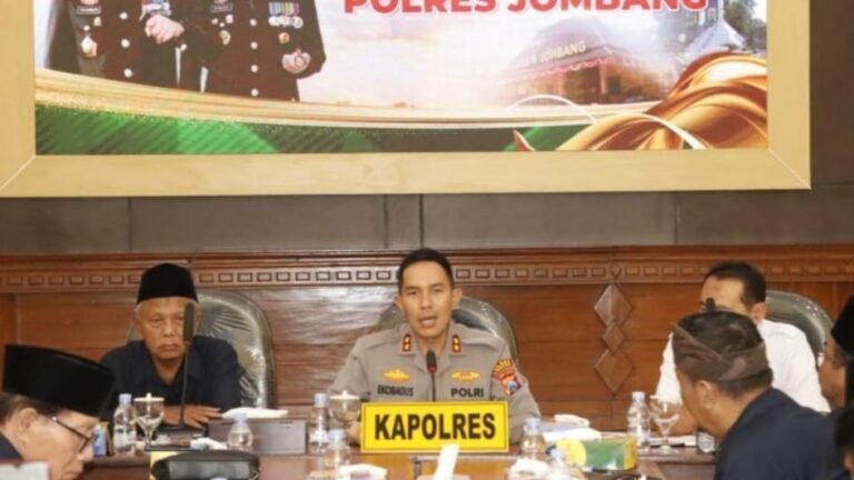 Jumat Curhat Bersama FKDM, Memperkuat Sinergi antara Polres Jombang dan Masyarakat
Telah dibaca : 763 Kali.