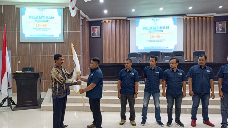 Pengurus JMSI Bondowoso Dilantik di Gedung DPRD
Telah dibaca : 860 Kali.