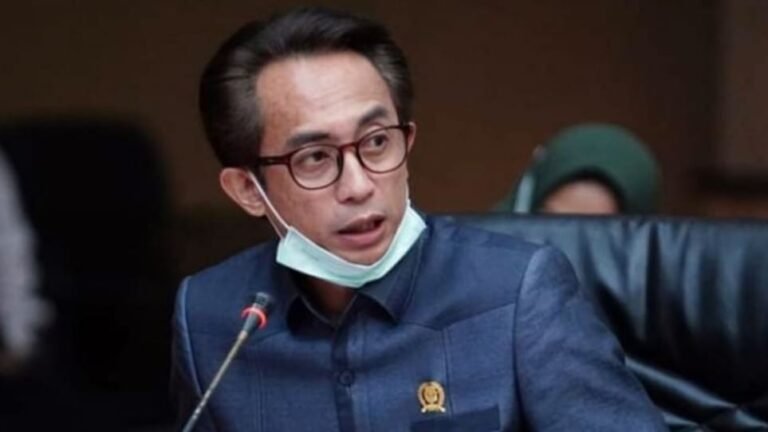 Motor RT Berplat Merah, Rustam: Pemkot Harus Punya Dasar Hukum
Telah dibaca : 799 Kali.