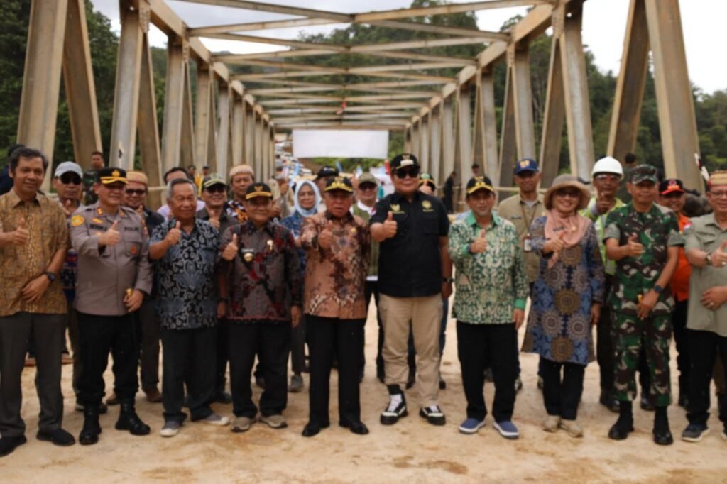 Gubernur Kaltim Resmikan Jembatan Sei Mobong, Saat Hujan Air Meluap