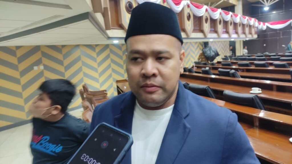 Reza Soroti Bantuan Beasiswa Kaltim Tuntas yang Tak Merata