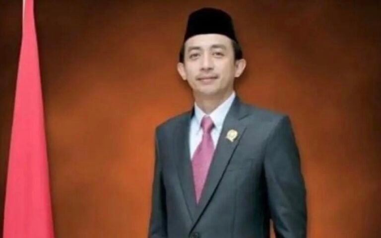 Rustam: TNI Tetap Kokoh Menjaga Kedaulatan Bangsa
Telah dibaca : 748 Kali.
Anggota DPRD Kota Bontang Rustam