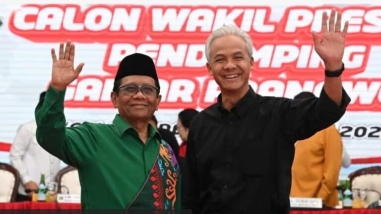 Megawati Umumkan Mahfud MD sebagai Cawapres Dampingi Ganjar Pranowo
Telah dibaca : 786 Kali.
Ketua Umum PDIP, Megawati Soekarnoputri, secara resmi mengumumkan pilihan partainya untuk calon wakil presiden (cawapres) yang akan mendampingi bakal calon presiden Ganjar Pranowo dalam Pemilihan Presiden 2024.