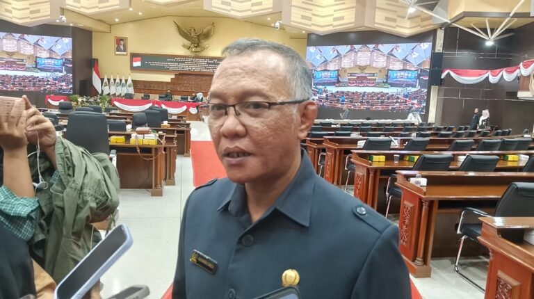 Wakil Ketua DPRD Kalimantan Timur (Kaltim), Muhammad Samsun, meminta pihak perusahaan CV Prima Mandiri bertanggungjawab menuntaskan perbaikan Jalan Sangasanga - Dondang (Sta. 10+400 – 10+600) di Kecamatan Muara Jawa, Kabupaten Kutai Kartanegara (Kukar).
