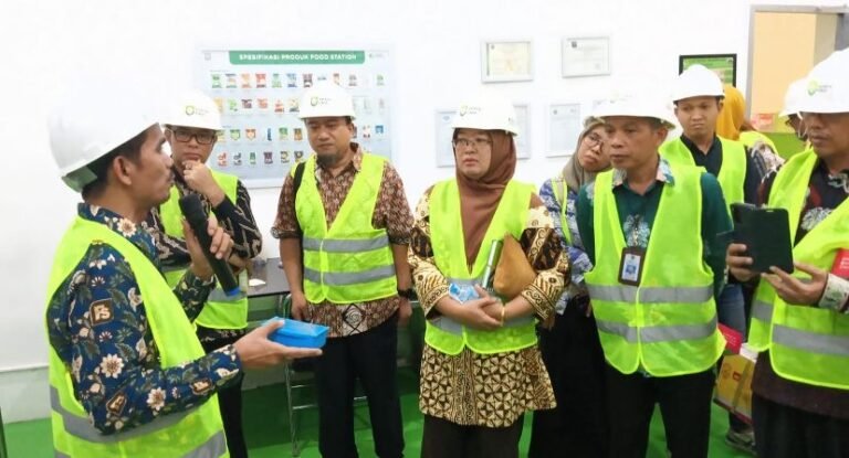 Kepala Dinas Perindustrian Perdagangan Koperasi (Disperindagkop) dan UKM Provinsi Kalimantan Timur (Kaltim), Heni Purwaningsih menyebut DKI Jakarta dan Kaltim memiliki kesamaan berupa provinsi konsumen.
