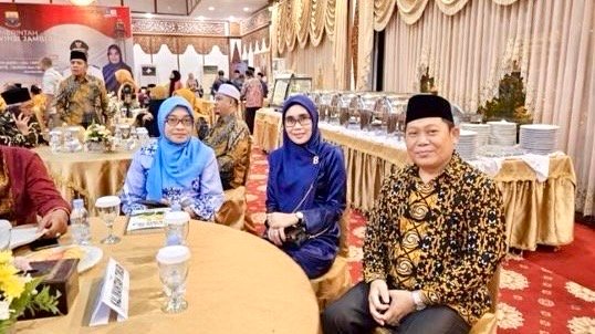 Motivasi Khafilah STQH, Sekda: Jangan Grogi dan Kendalikan Diri
Telah dibaca : 738 Kali.
Sekretaris Daerah (Sekda) Kalimantan Timur (Kaltim), Sri Wahyuni, memberi motivasi para kontingen Kaltim yang mengikuti Seleksi Tilawatil Qur'an dan Musabaqah Alhadits (STQH) Nasional XXVII Provinsi Jambi untuk selalu semangat dan fokus dalam mengikuti lomba.