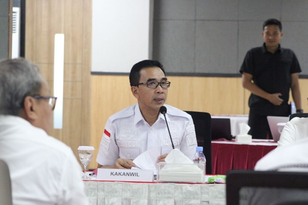 Tingkatkan Kualitas Kebijakan, Menkumham Gelar Rakorlak Tugas Staf Ahli dan Staf Khusus Dalam upaya meningkatkan kualitas kebijakan di Kemenkumham RI gelar Rapat Koordinasi (Rakor) Pelaksanaan Tugas Staf Ahli dan Staf Khusus Menteri.