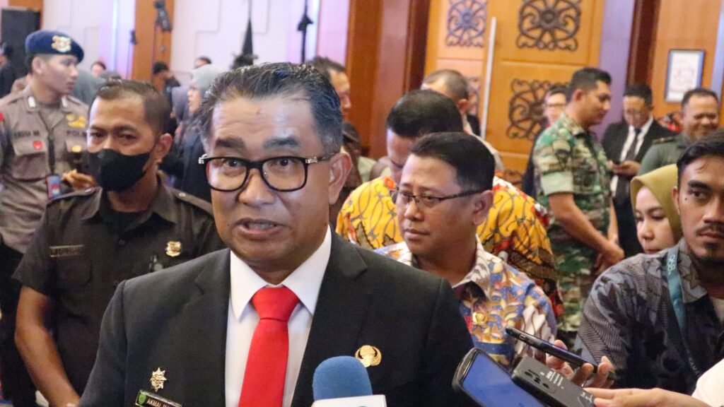 Pj Gubernur Kalimantan Timur (Kaltim), Akmal Malik, berupaya mendorong Usaha Mikro Kecil Menengah (UMKM) naik kelas menuju Go Digital dan Go Ekspor melalui pembinaan bagi UMKM.
