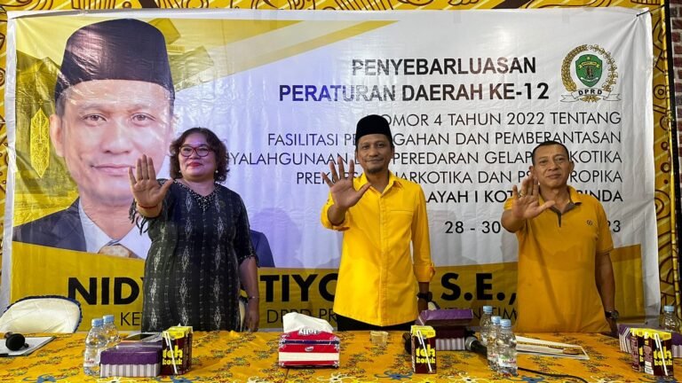 Kaltim Darurat Narkoba, Nidya Listiyono Sosialisasikan Perda Pencegahan Narkotika
Telah dibaca : 819 Kali.
Ketua Komisi II DPRD Provinsi Kalimantan Timur (Kaltim) Nidya Listiyono melaksanakan penyebarluasan Peraturan Daerah (Perda) di Samarinda.