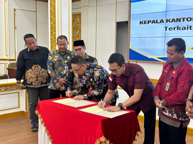 kakanwil kemenkumham kaltim, Gun Gun Gunawan, bersama dengan Tim PPL Ditjen Pemasyarakatan, Tim Biro Pengelolaan BMN Sekretariat Jenderal, Tim BMN Ditjen Imigrasi, serta para Kepala UPT wilayah Balikpapan