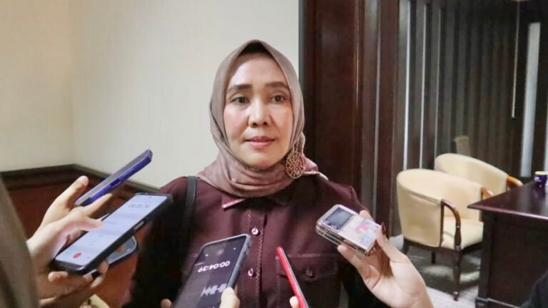 Panitia Khusus (Pansus) DPRD Kalimantan Timur (Kaltim) tengah memperdalam pembahasan Rancangan Peraturan Daerah (Raperda) yang berkaitan dengan Fasilitasi Penyelenggaraan Pendidikan Pondok Pesantren, bekerja sama dengan Kementerian Dalam Negeri (Kemendagri).