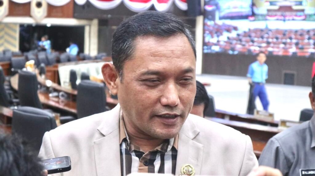 Wakil Ketua DPRD Kaltim: Keterlambatan Tender Proyek Berdampak pada SILPA Wakil Ketua DPRD Kalimantan Timur (Kaltim) Seno Aji, mempertegas terkait besaran Sisa Lebih Penggunaan Anggaran (SILPA), salah satu penyebabnya adalah proyek terlambat ditender.
