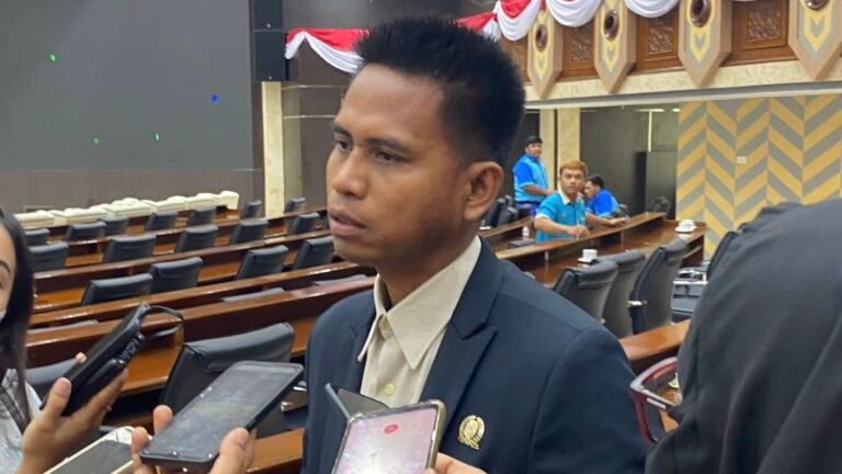 Sutomo: Pemanfaatan Lubang Tambang Boleh Asal Lahan Berpotensi
Telah dibaca : 919 Kali.
Anggota Komisi III DPRD Kalimantan Timur (Kaltim) Sutomo Jabir menyebut lubang tambang tidak apa dimanfaatkan namun harus memperhatikan berbagai hal.