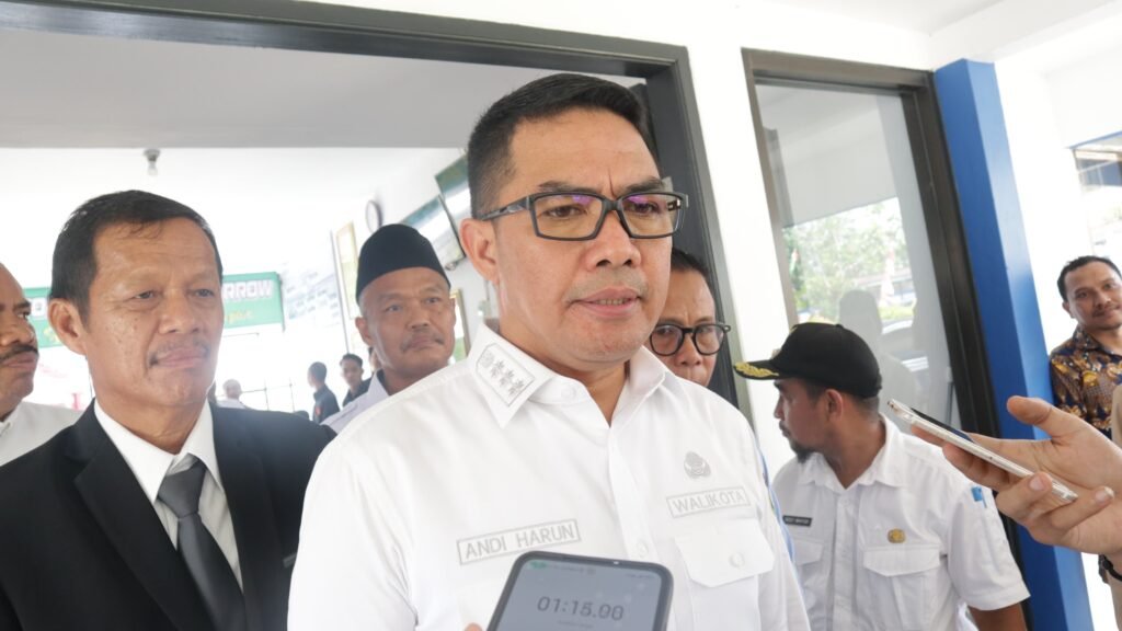 Wali Kota Samarinda Andi Harun, menyoroti antrean panjang yang terjadi di sejumlah Stasiun Pengisian Bahan Bakar Umum (SPBU).